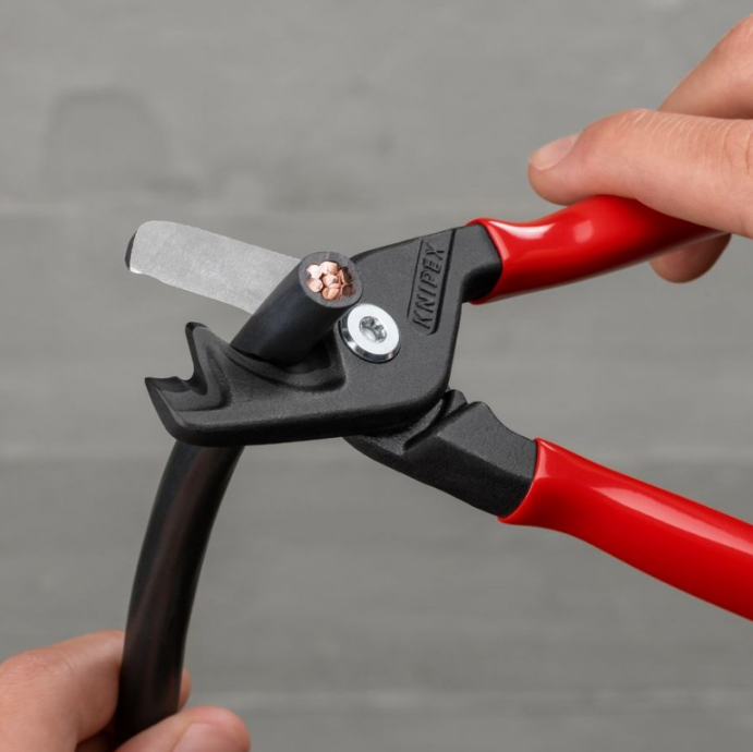 KNIPEX 9" StepCut® XL Cable Shears 95 11 225 SBA