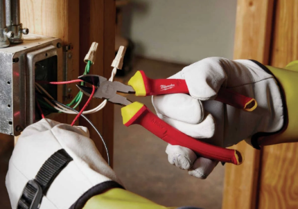 Milwaukee 1000V Insulated Electricians 5-Piece Hand Tool Set 48-22-2215